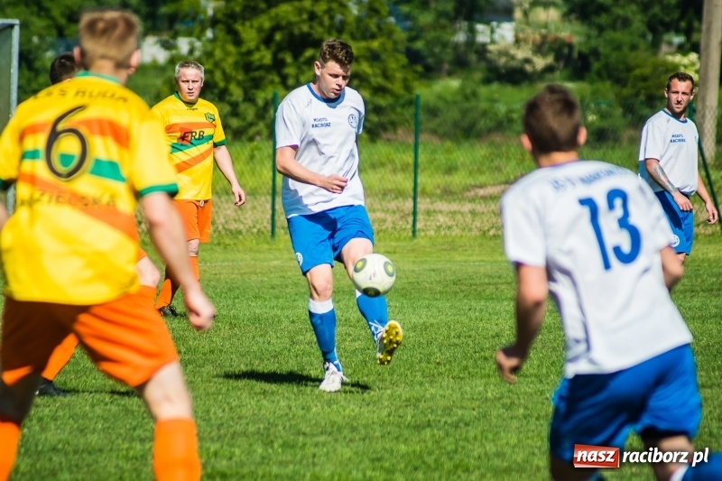 Zdjęcie w galerii na portalu naszraciborz.pl: Markowice pokonały Koziołki i tracą tylko jeden punkt do lidera wiadomości z regionu