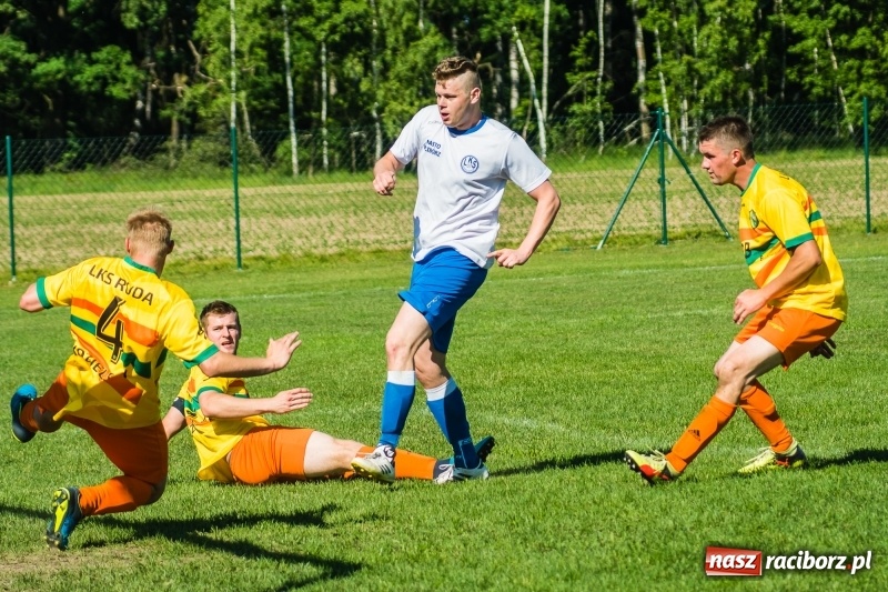 Zdjęcie w galerii na portalu naszraciborz.pl: Markowice pokonały Koziołki i tracą tylko jeden punkt do lidera wiadomości z regionu