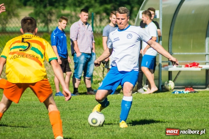 Zdjęcie w galerii na portalu naszraciborz.pl: Markowice pokonały Koziołki i tracą tylko jeden punkt do lidera wiadomości z regionu