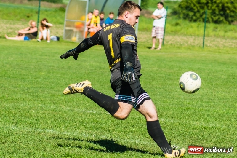 Zdjęcie w galerii na portalu naszraciborz.pl: Markowice pokonały Koziołki i tracą tylko jeden punkt do lidera wiadomości z regionu