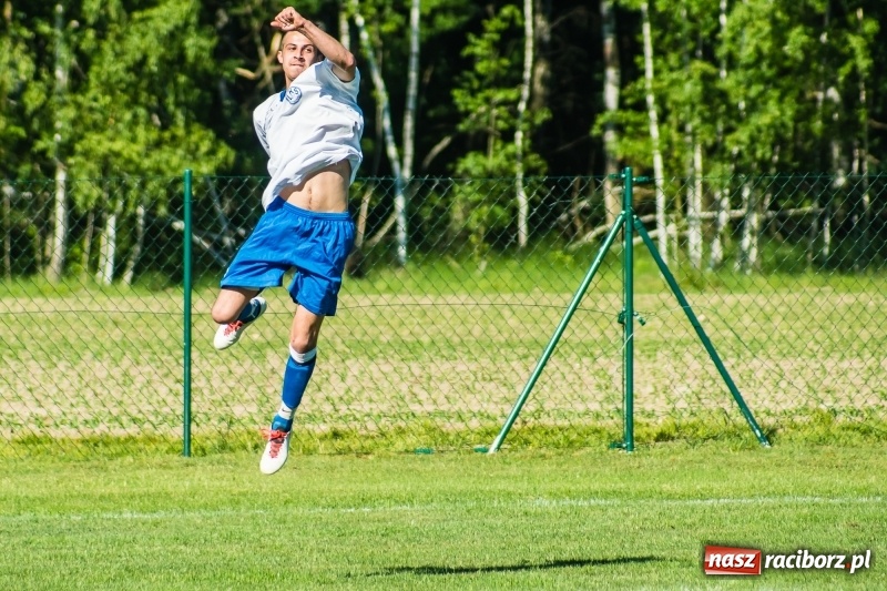 Zdjęcie w galerii na portalu naszraciborz.pl: Markowice pokonały Koziołki i tracą tylko jeden punkt do lidera wiadomości z regionu