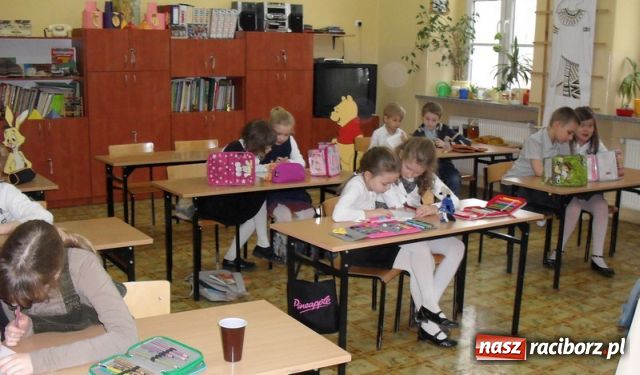 Zdjęcie w galerii na portalu naszraciborz.pl: Lubimy czytać lektury wiadomości z regionu