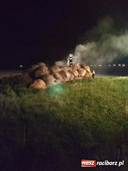 Zdjęcie w galerii na portalu naszraciborz.pl: Podpalenie prawdopodobną przyczyną pożaru stogu słomy wiadomości z regionu