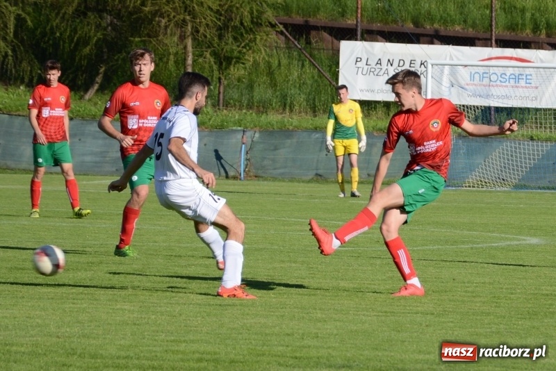 Zdjęcie w galerii na portalu naszraciborz.pl: Tworków pokonał rezerwy Turzy i pozostał w grze o drugie miejsce wiadomości z regionu