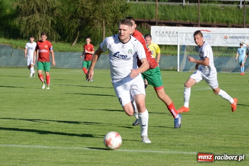 Zdjęcie w galerii na portalu naszraciborz.pl: Tworków pokonał rezerwy Turzy i pozostał w grze o drugie miejsce wiadomości z regionu