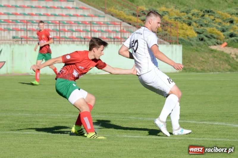 Zdjęcie w galerii na portalu naszraciborz.pl: Tworków pokonał rezerwy Turzy i pozostał w grze o drugie miejsce wiadomości z regionu