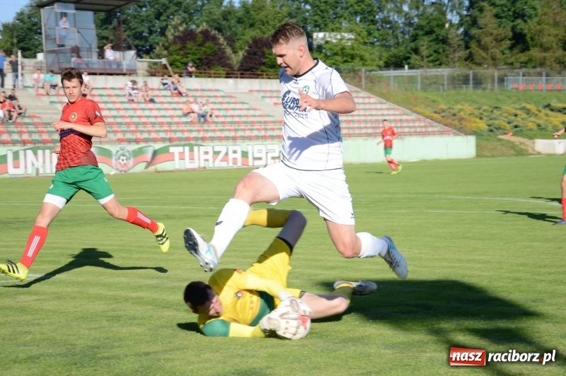 Zdjęcie w galerii na portalu naszraciborz.pl: Tworków pokonał rezerwy Turzy i pozostał w grze o drugie miejsce wiadomości z regionu