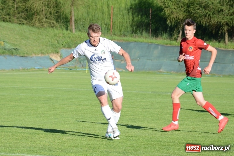 Zdjęcie w galerii na portalu naszraciborz.pl: Tworków pokonał rezerwy Turzy i pozostał w grze o drugie miejsce wiadomości z regionu