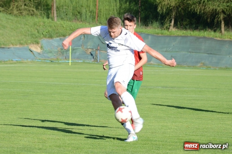 Zdjęcie w galerii na portalu naszraciborz.pl: Tworków pokonał rezerwy Turzy i pozostał w grze o drugie miejsce wiadomości z regionu