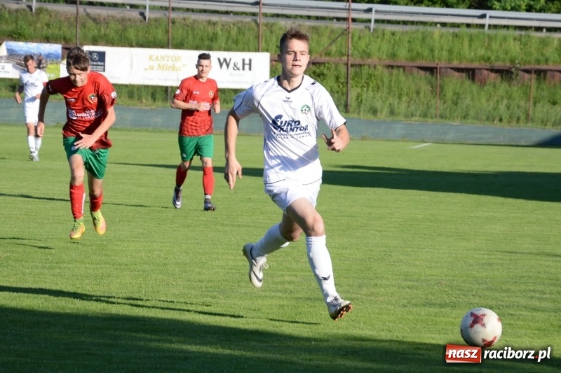 Zdjęcie w galerii na portalu naszraciborz.pl: Tworków pokonał rezerwy Turzy i pozostał w grze o drugie miejsce wiadomości z regionu