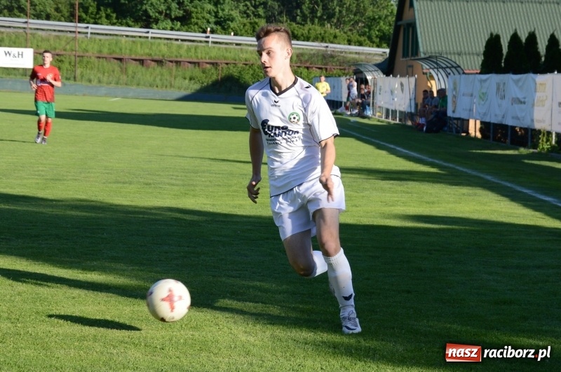 Zdjęcie w galerii na portalu naszraciborz.pl: Tworków pokonał rezerwy Turzy i pozostał w grze o drugie miejsce wiadomości z regionu