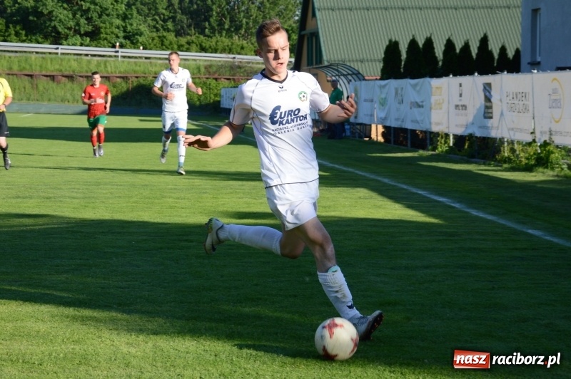 Zdjęcie w galerii na portalu naszraciborz.pl: Tworków pokonał rezerwy Turzy i pozostał w grze o drugie miejsce wiadomości z regionu