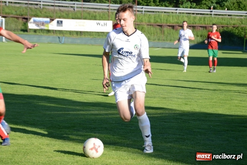 Zdjęcie w galerii na portalu naszraciborz.pl: Tworków pokonał rezerwy Turzy i pozostał w grze o drugie miejsce wiadomości z regionu