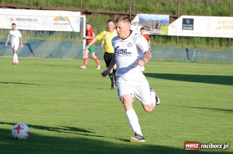 Zdjęcie w galerii na portalu naszraciborz.pl: Tworków pokonał rezerwy Turzy i pozostał w grze o drugie miejsce wiadomości z regionu