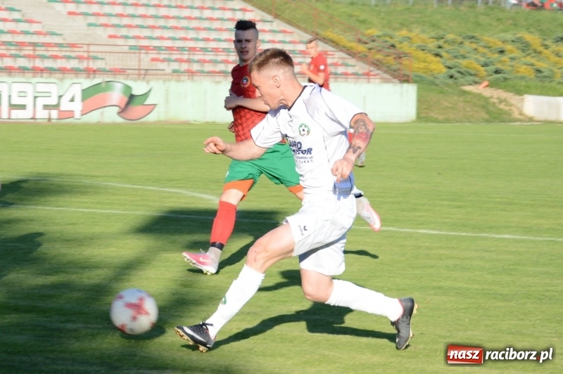 Zdjęcie w galerii na portalu naszraciborz.pl: Tworków pokonał rezerwy Turzy i pozostał w grze o drugie miejsce wiadomości z regionu