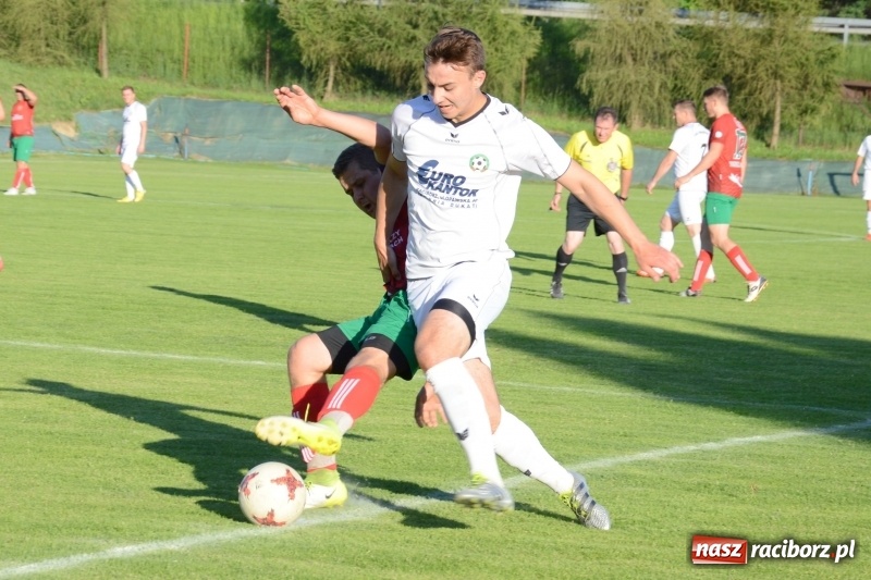 Zdjęcie w galerii na portalu naszraciborz.pl: Tworków pokonał rezerwy Turzy i pozostał w grze o drugie miejsce wiadomości z regionu