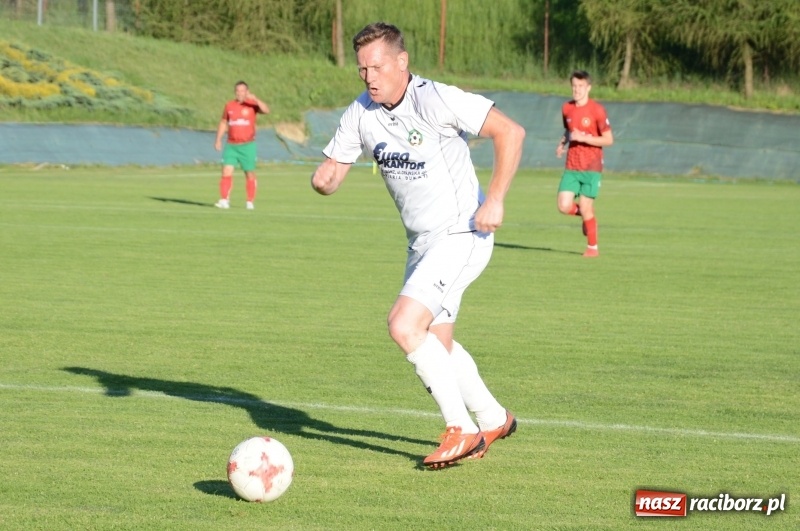 Zdjęcie w galerii na portalu naszraciborz.pl: Tworków pokonał rezerwy Turzy i pozostał w grze o drugie miejsce wiadomości z regionu