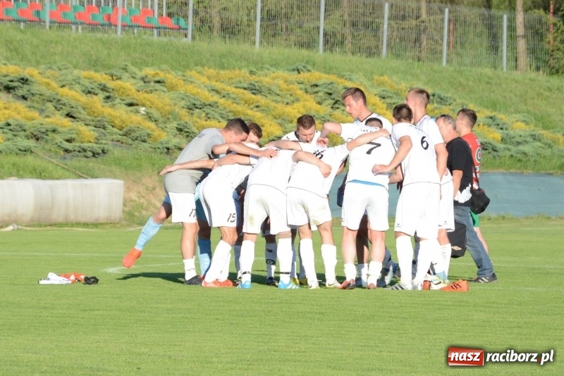 Zdjęcie w galerii na portalu naszraciborz.pl: Tworków pokonał rezerwy Turzy i pozostał w grze o drugie miejsce wiadomości z regionu