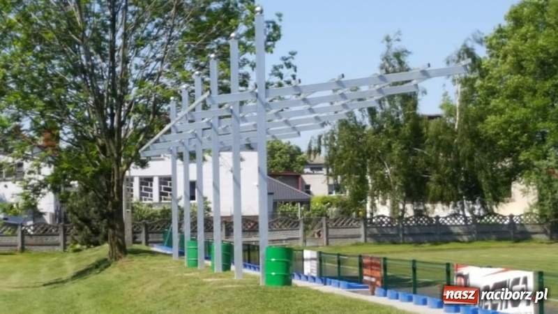 Zdjęcie w galerii na portalu naszraciborz.pl: Trybuny na boisku LKS Tworków zostaną zadaszone wiadomości z regionu