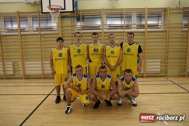 Zdjęcie w galerii na portalu naszraciborz.pl: Koszykarska rywalizacja wiadomości z regionu