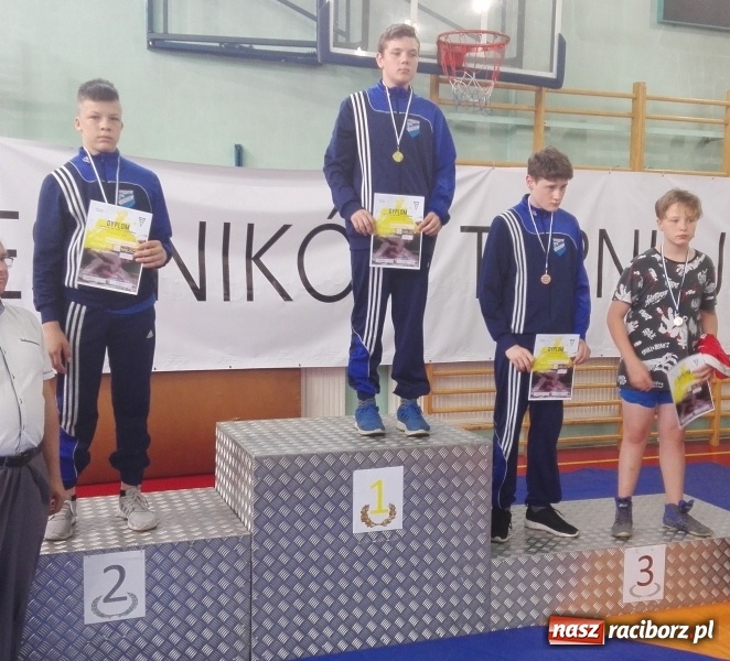 Zdjęcie w galerii na portalu naszraciborz.pl: Grad medali zapaśników Unii Racibórz na zawodach w Mysłowicach wiadomości z regionu