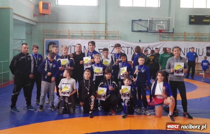 Zdjęcie w galerii na portalu naszraciborz.pl: Grad medali zapaśników Unii Racibórz na zawodach w Mysłowicach wiadomości z regionu