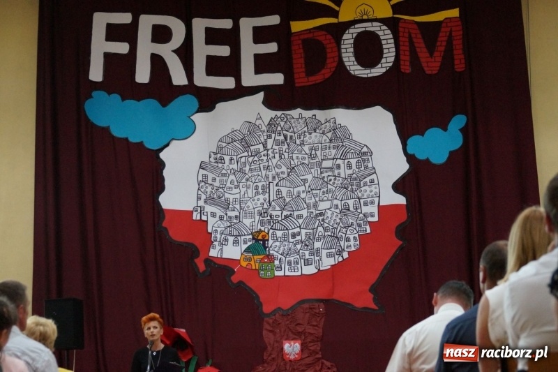 Zdjęcie w galerii na portalu naszraciborz.pl: Róbta co chceta... ale dla dobra. Święto szkoły w Nędzy wiadomości z regionu