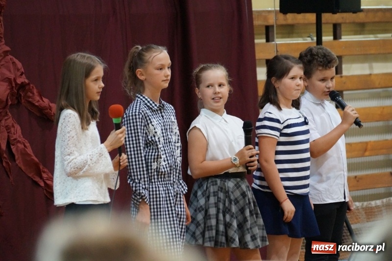 Zdjęcie w galerii na portalu naszraciborz.pl: Róbta co chceta... ale dla dobra. Święto szkoły w Nędzy wiadomości z regionu