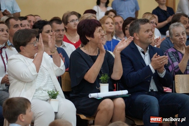 Zdjęcie w galerii na portalu naszraciborz.pl: Róbta co chceta... ale dla dobra. Święto szkoły w Nędzy wiadomości z regionu