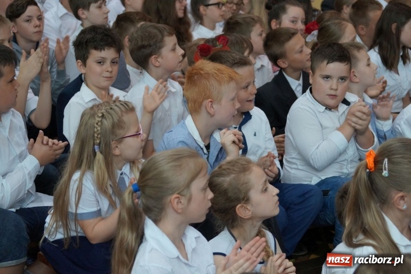 Zdjęcie w galerii na portalu naszraciborz.pl: Róbta co chceta... ale dla dobra. Święto szkoły w Nędzy wiadomości z regionu