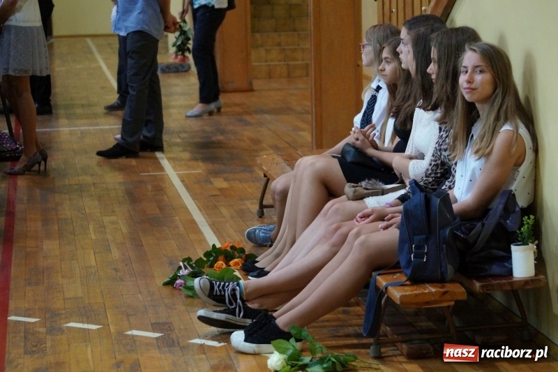 Zdjęcie w galerii na portalu naszraciborz.pl: Róbta co chceta... ale dla dobra. Święto szkoły w Nędzy wiadomości z regionu