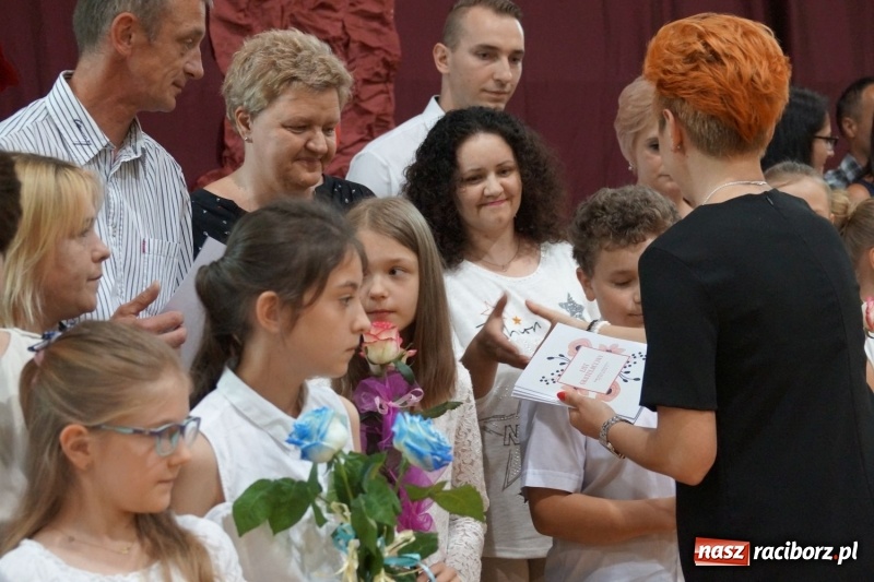 Zdjęcie w galerii na portalu naszraciborz.pl: Róbta co chceta... ale dla dobra. Święto szkoły w Nędzy wiadomości z regionu