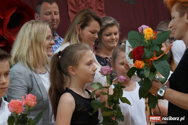 Zdjęcie w galerii na portalu naszraciborz.pl: Róbta co chceta... ale dla dobra. Święto szkoły w Nędzy wiadomości z regionu