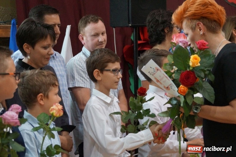 Zdjęcie w galerii na portalu naszraciborz.pl: Róbta co chceta... ale dla dobra. Święto szkoły w Nędzy wiadomości z regionu