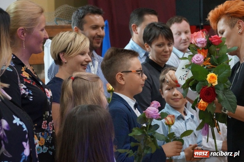 Zdjęcie w galerii na portalu naszraciborz.pl: Róbta co chceta... ale dla dobra. Święto szkoły w Nędzy wiadomości z regionu