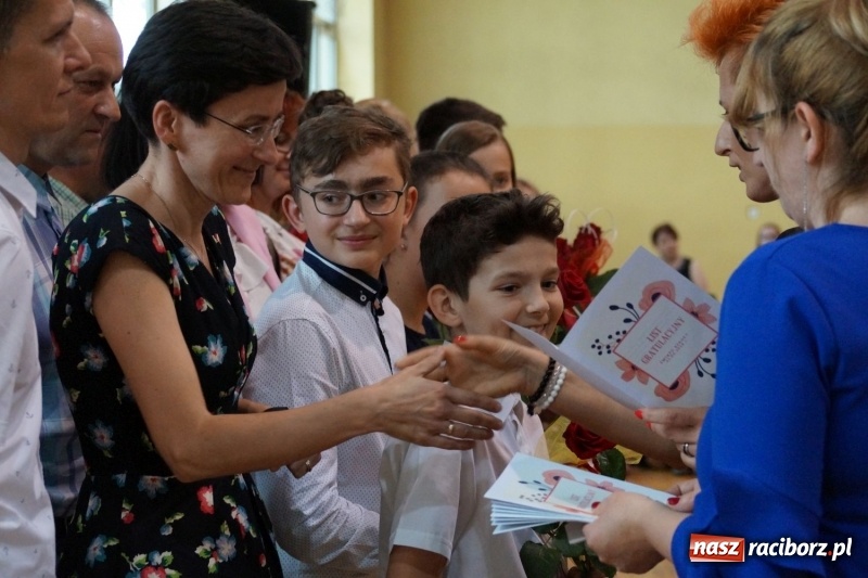 Zdjęcie w galerii na portalu naszraciborz.pl: Róbta co chceta... ale dla dobra. Święto szkoły w Nędzy wiadomości z regionu
