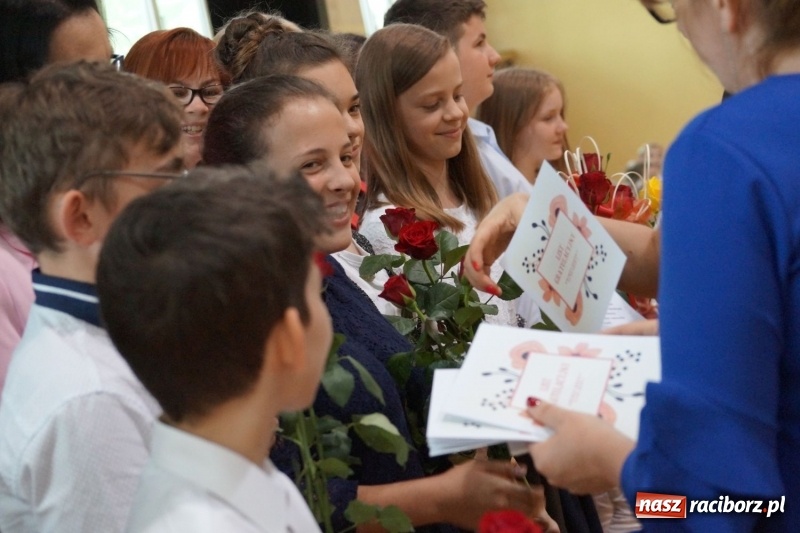 Zdjęcie w galerii na portalu naszraciborz.pl: Róbta co chceta... ale dla dobra. Święto szkoły w Nędzy wiadomości z regionu