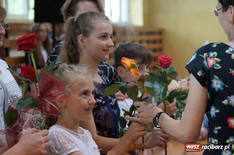 Zdjęcie w galerii na portalu naszraciborz.pl: Róbta co chceta... ale dla dobra. Święto szkoły w Nędzy wiadomości z regionu