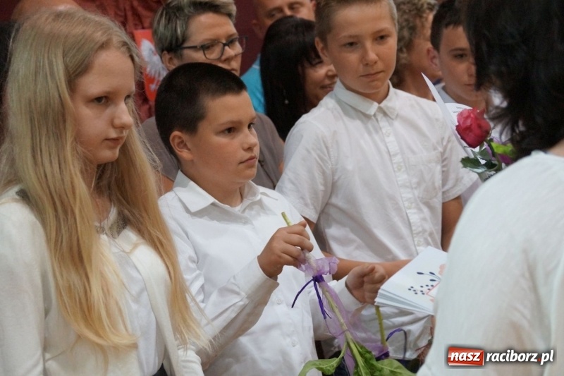 Zdjęcie w galerii na portalu naszraciborz.pl: Róbta co chceta... ale dla dobra. Święto szkoły w Nędzy wiadomości z regionu