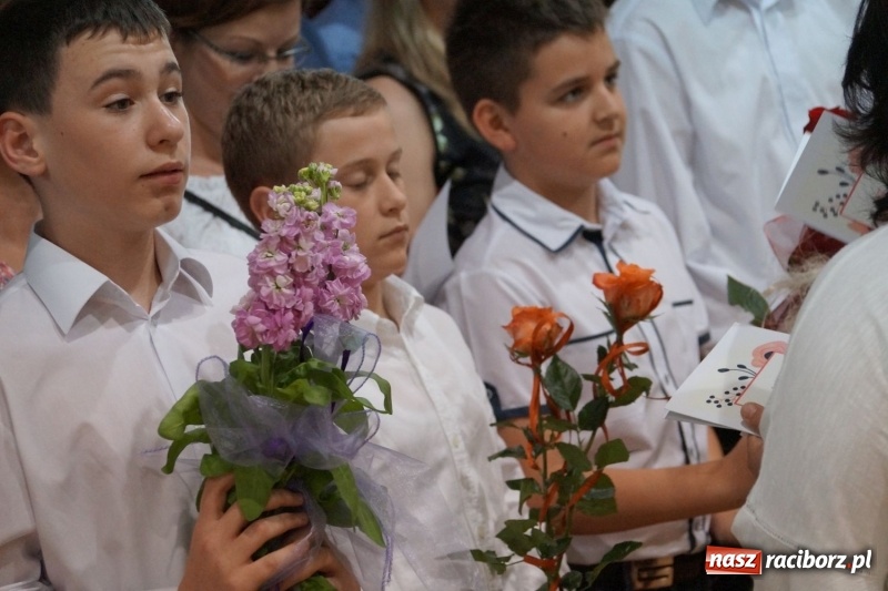 Zdjęcie w galerii na portalu naszraciborz.pl: Róbta co chceta... ale dla dobra. Święto szkoły w Nędzy wiadomości z regionu