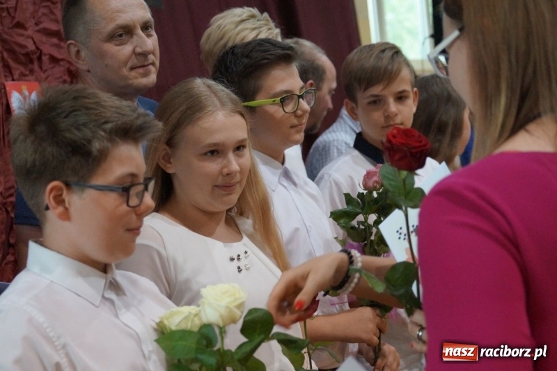 Zdjęcie w galerii na portalu naszraciborz.pl: Róbta co chceta... ale dla dobra. Święto szkoły w Nędzy wiadomości z regionu