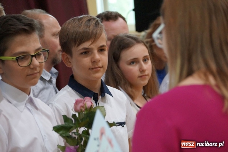 Zdjęcie w galerii na portalu naszraciborz.pl: Róbta co chceta... ale dla dobra. Święto szkoły w Nędzy wiadomości z regionu