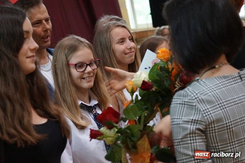 Zdjęcie w galerii na portalu naszraciborz.pl: Róbta co chceta... ale dla dobra. Święto szkoły w Nędzy wiadomości z regionu