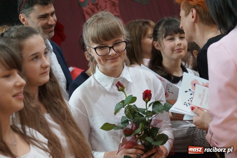Zdjęcie w galerii na portalu naszraciborz.pl: Róbta co chceta... ale dla dobra. Święto szkoły w Nędzy wiadomości z regionu