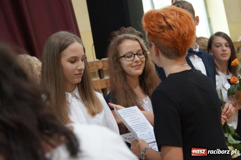 Zdjęcie w galerii na portalu naszraciborz.pl: Róbta co chceta... ale dla dobra. Święto szkoły w Nędzy wiadomości z regionu