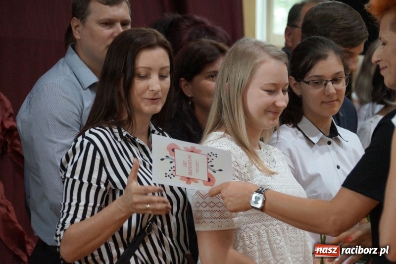 Zdjęcie w galerii na portalu naszraciborz.pl: Róbta co chceta... ale dla dobra. Święto szkoły w Nędzy wiadomości z regionu