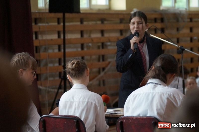 Zdjęcie w galerii na portalu naszraciborz.pl: Róbta co chceta... ale dla dobra. Święto szkoły w Nędzy wiadomości z regionu