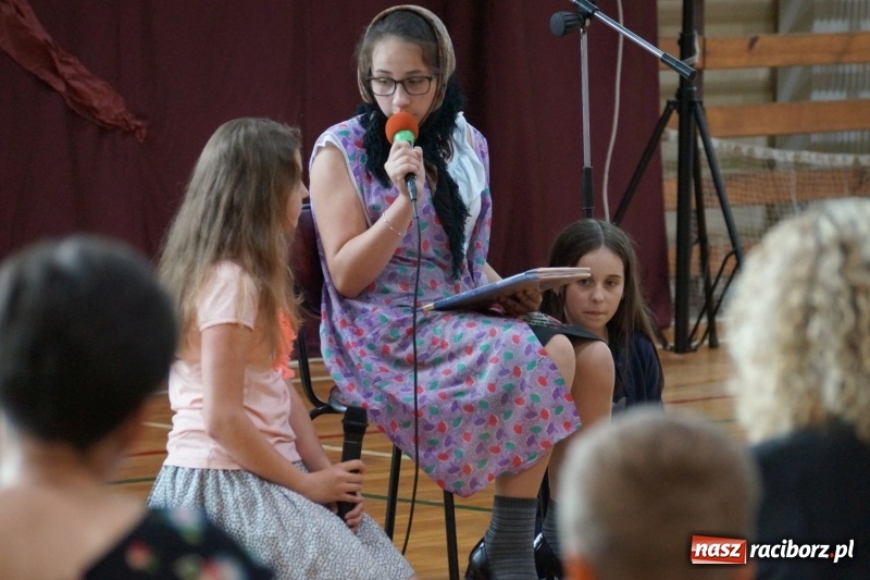Zdjęcie w galerii na portalu naszraciborz.pl: Róbta co chceta... ale dla dobra. Święto szkoły w Nędzy wiadomości z regionu