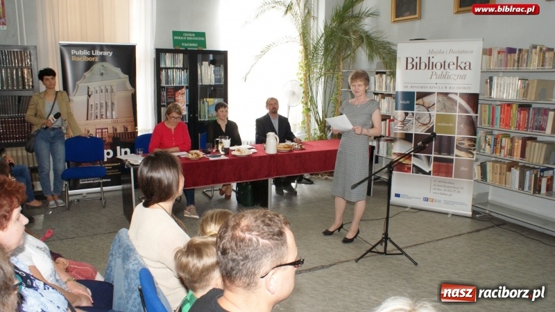 Zdjęcie w galerii na portalu naszraciborz.pl: Tukej piyknie godomy po raz dziesiąty w raciborskiej bibliotece wiadomości z regionu