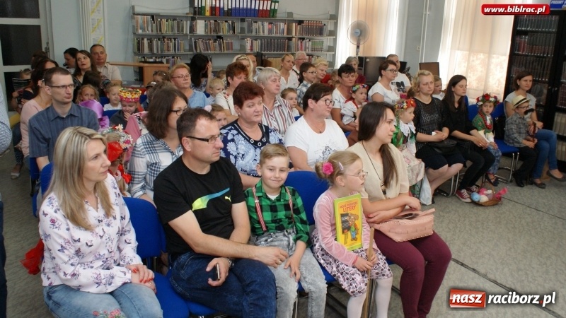 Zdjęcie w galerii na portalu naszraciborz.pl: Tukej piyknie godomy po raz dziesiąty w raciborskiej bibliotece wiadomości z regionu
